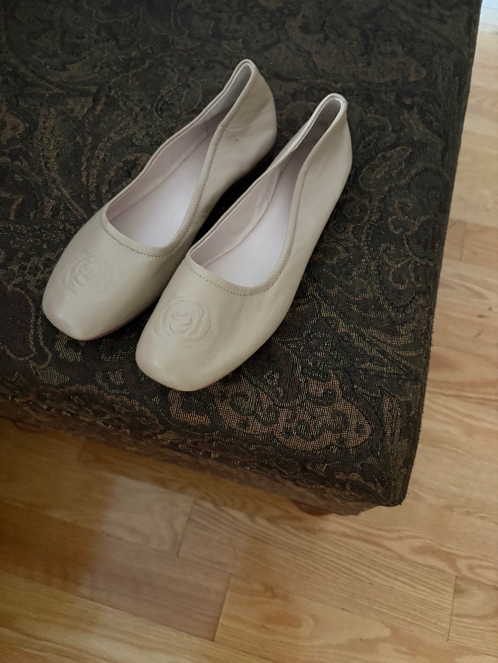 Taryn Rose tan flat